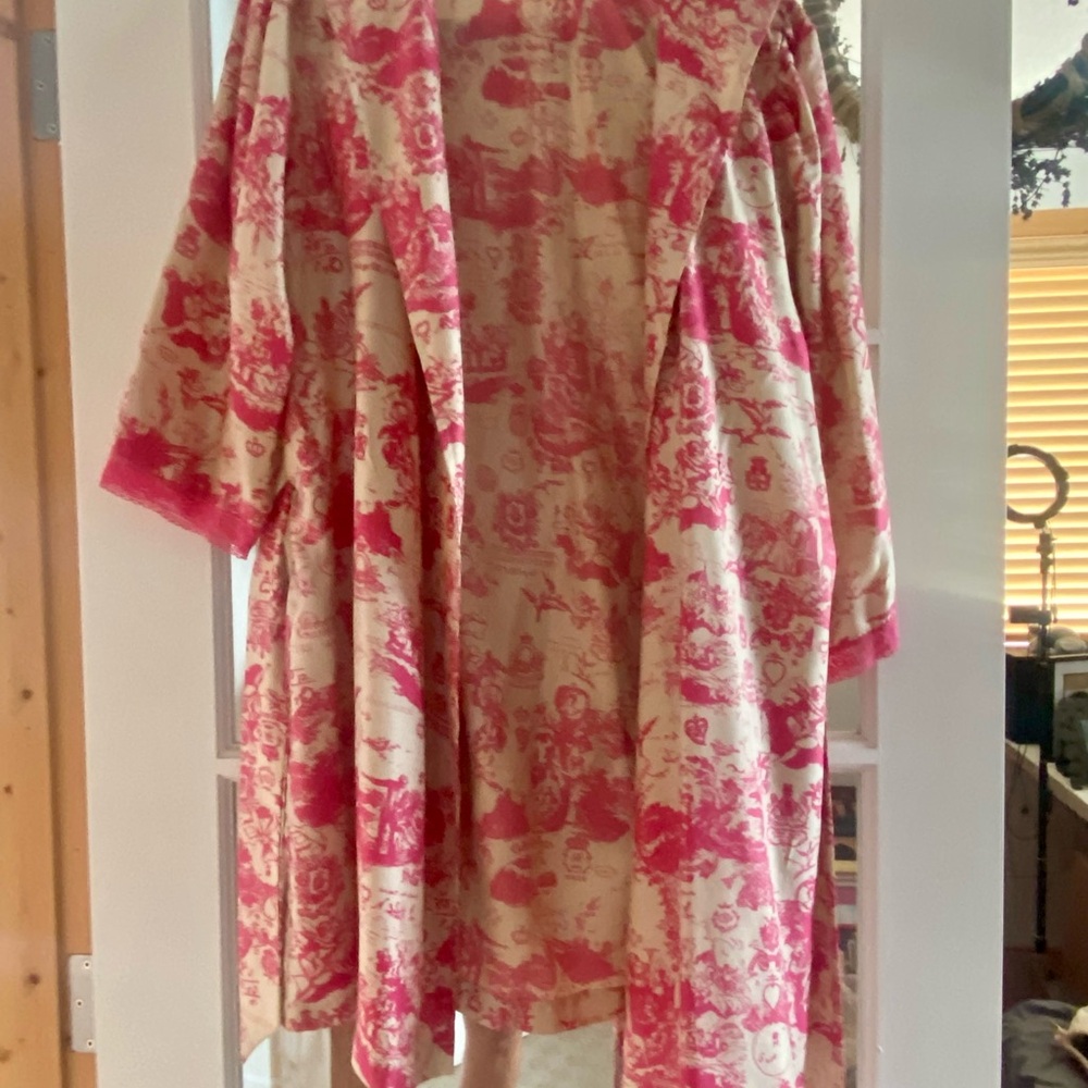 Elegant Pink and Cream silk Juicy Couture Women's robe